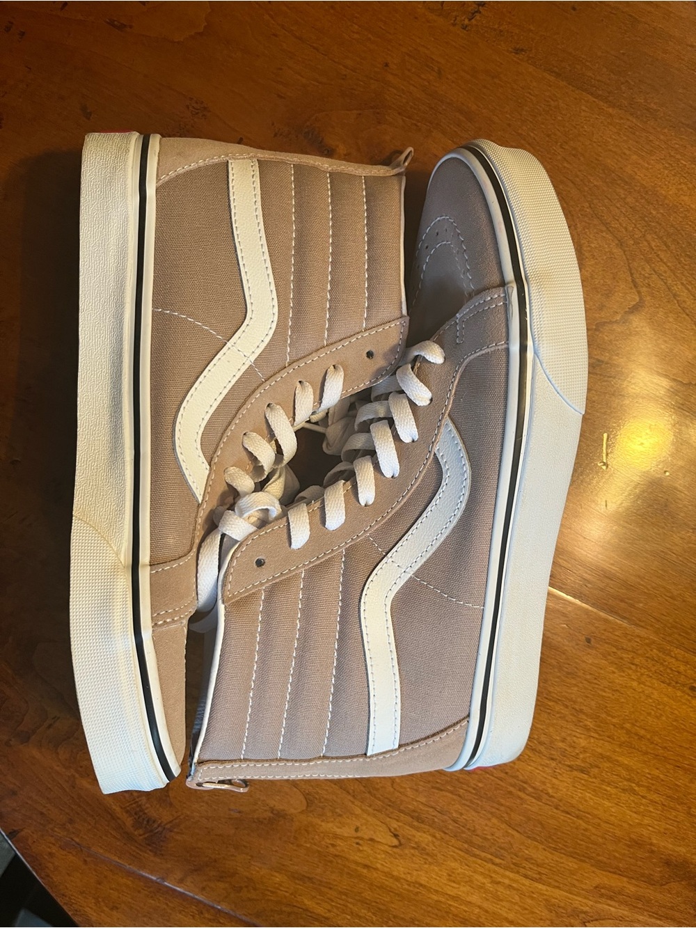 New without Box Women’s Vans Tan High-Top Sneakers with back Zipper Sz 9.5